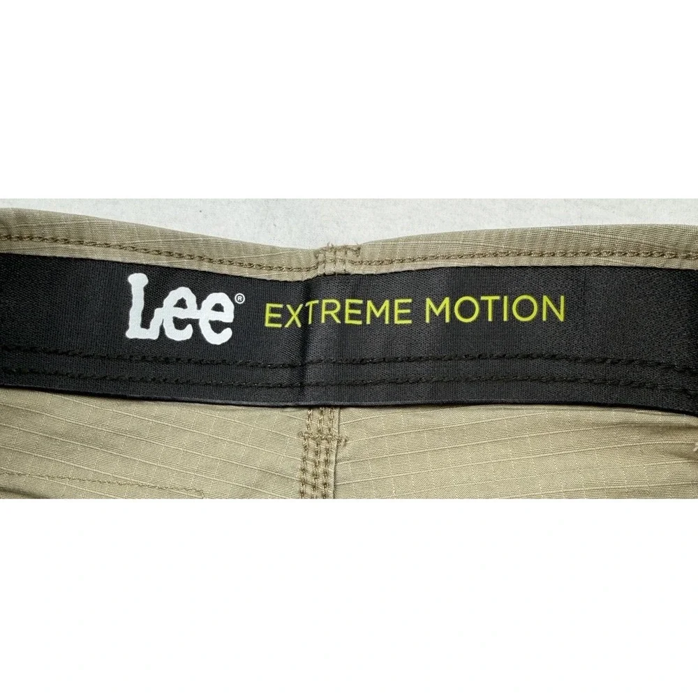 Lee Extreme Motion Cargo Shorts Mens 34 Beige Ripstop Stretch